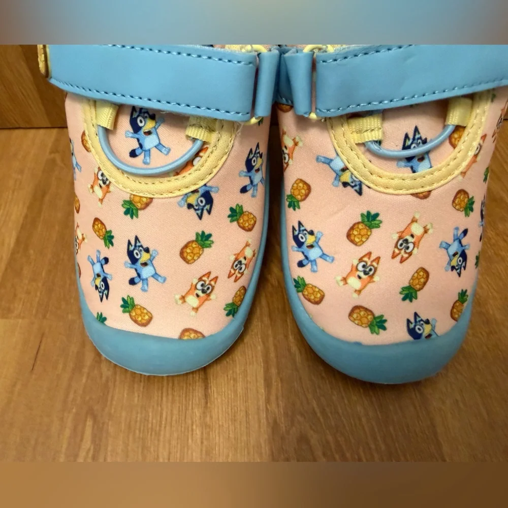 Bluey Kids Water Shoes Size 11/12 (NWT)